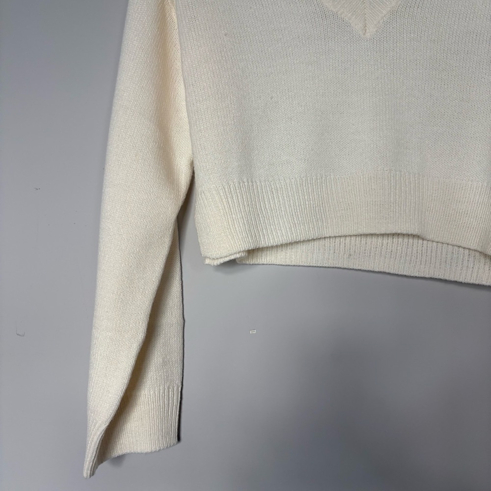 H&M Beige/White Long Sleeve Cropped Sweater V-Neck Size XXS Valentines Day - Picture 3 of 10